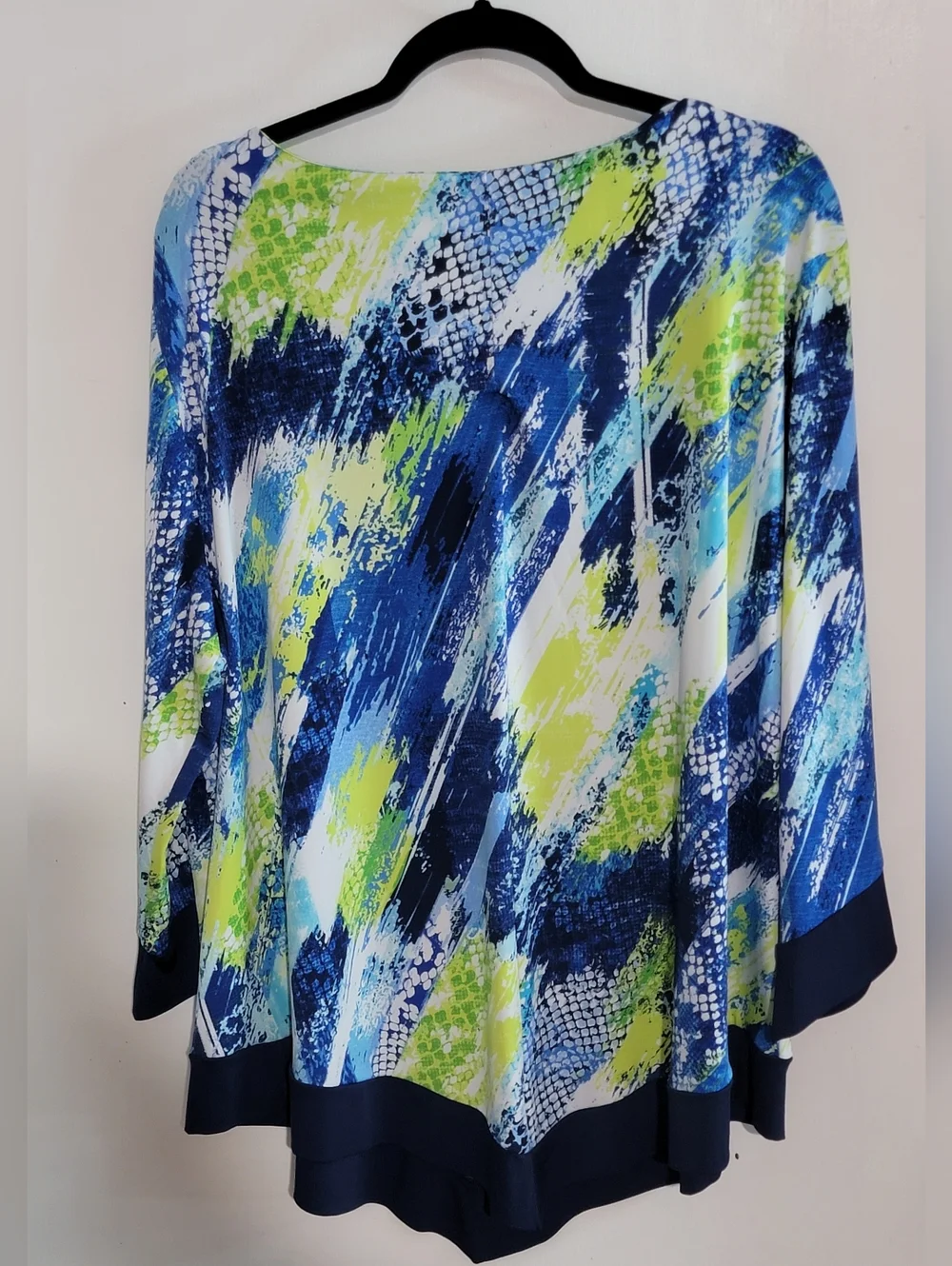 Alfred Dunner Blue, Lime & White Abstract Brushstroke Tunic w/ Necklace - Picture 4 of 6